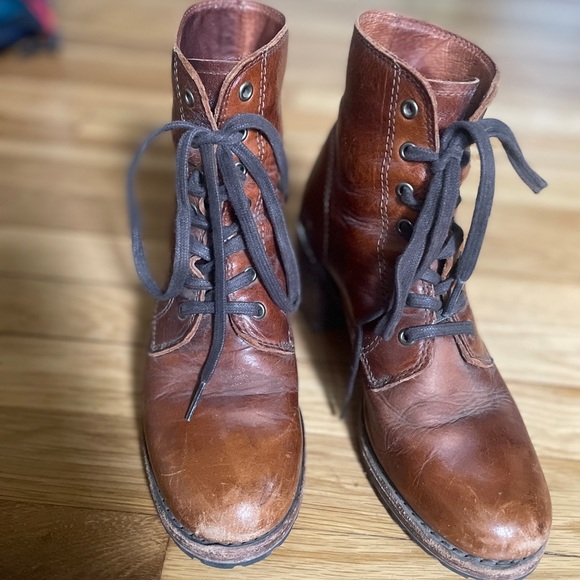 Frye Sabrina Brown Leather Lace Up Boots with Chunky Heel - Picture 2 of 4
